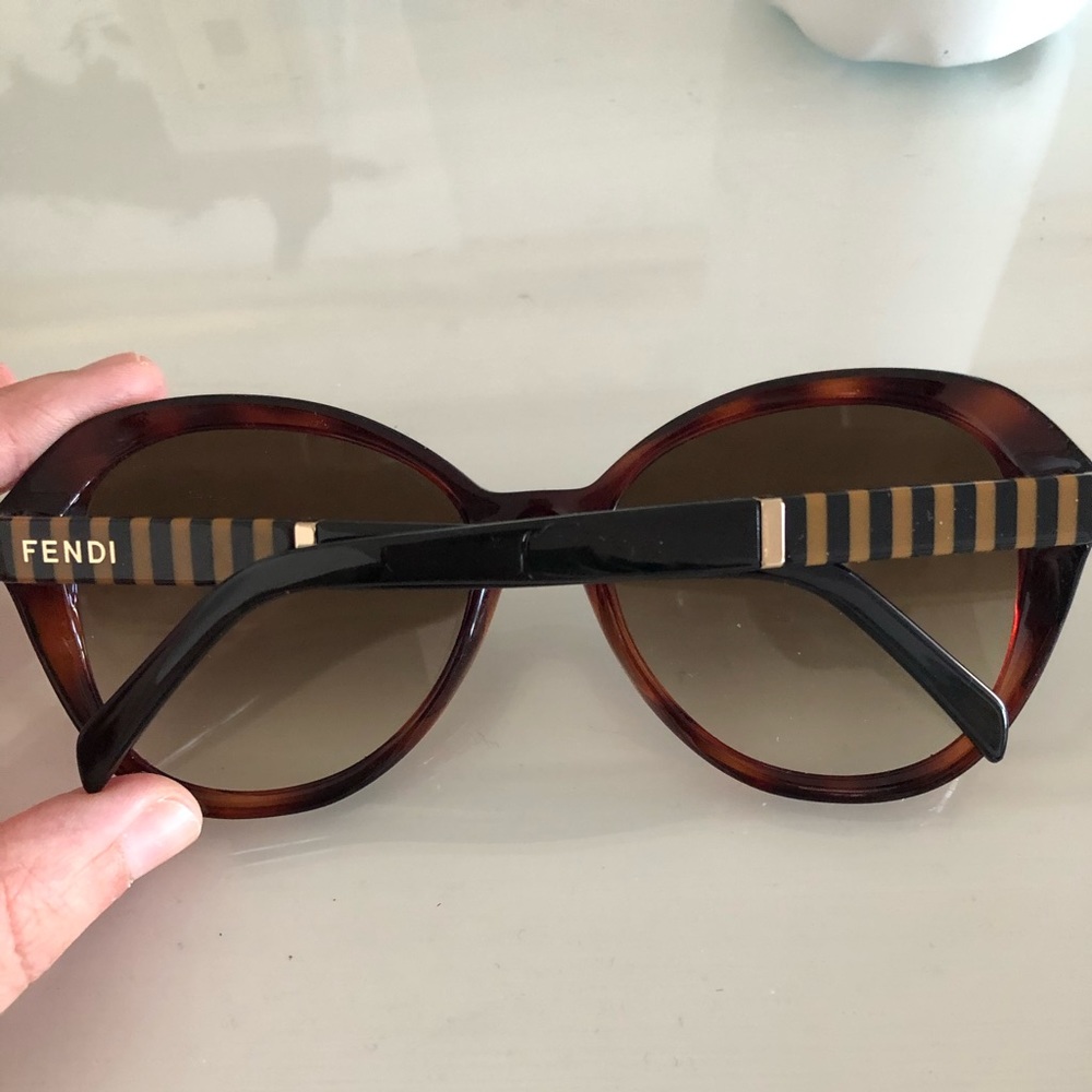 NEVER WORN FENDI SUNGLASSES